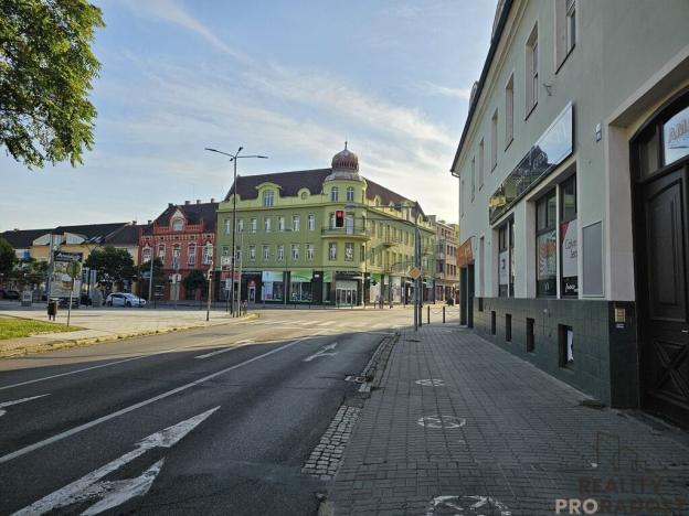 Pronájem obchodního prostoru, Hodonín, Štefánikova, 90 m2