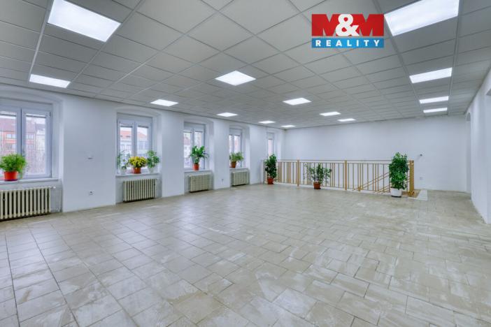 Pronájem obchodního prostoru, Přeštice, Masarykovo nám., 183 m2