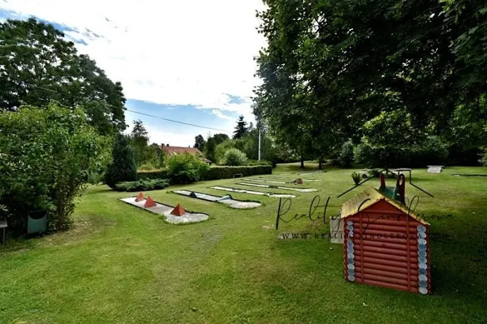 Prodej apartmánu, Hranice, 297 m2