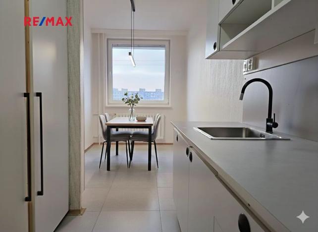 Prodej bytu 3+1, Praha - Stodůlky, Trávníčkova, 73 m2