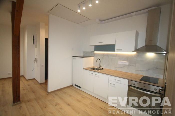 Pronájem bytu 1+kk, Praha - Žižkov, Biskupcova, 33 m2