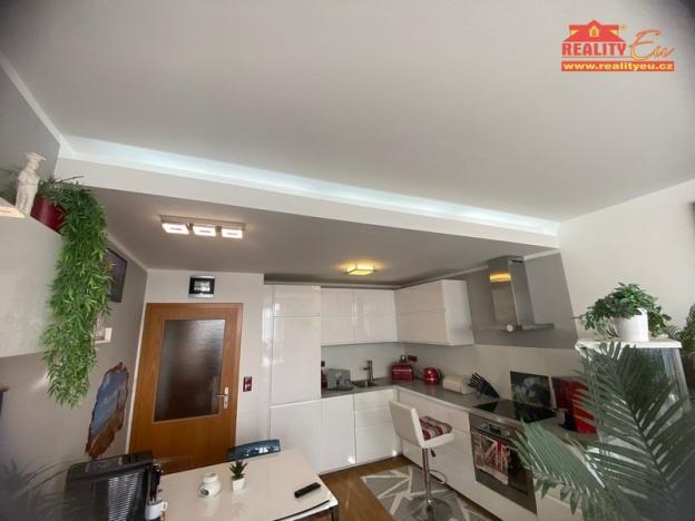 Prodej bytu 2+kk, Praha - Uhříněves, Nové náměstí, 57 m2