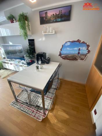 Prodej bytu 2+kk, Praha - Uhříněves, Nové náměstí, 57 m2