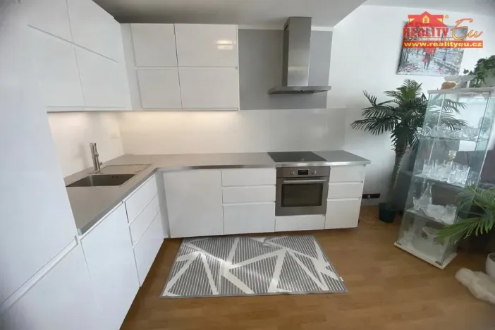 Prodej bytu 2+kk, Praha - Uhříněves, Nové náměstí, 57 m2