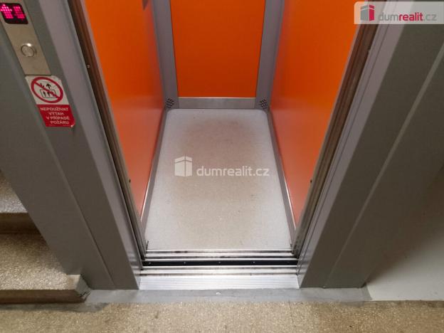 Pronájem bytu 2+1, Karlovy Vary, Přátelství, 56 m2