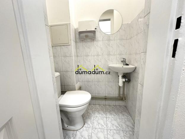 Pronájem kanceláře, Praha, Pernerova, 88 m2