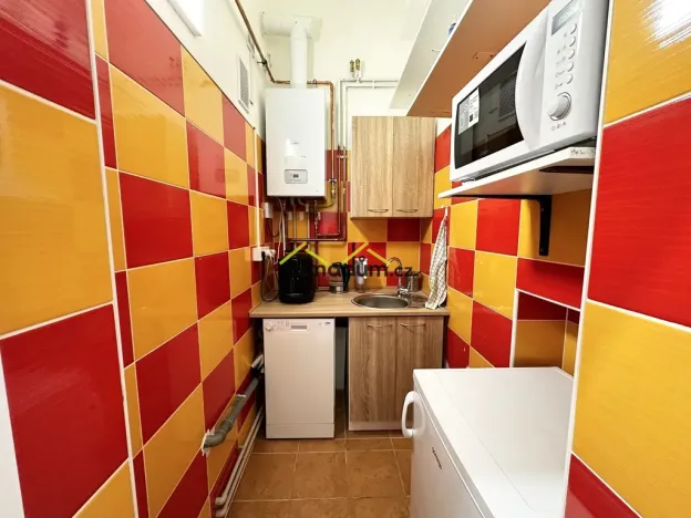 Pronájem kanceláře, Praha, Pernerova, 88 m2