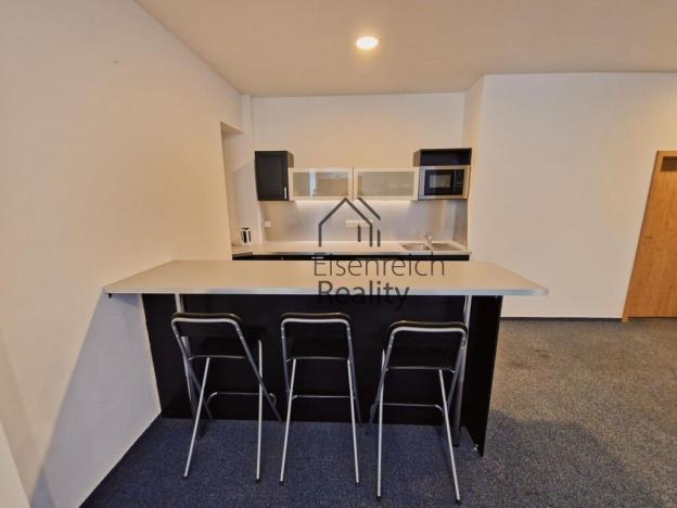 Pronájem kanceláře, Hradec Králové - Nový Hradec Králové, Na Brně, 250 m2