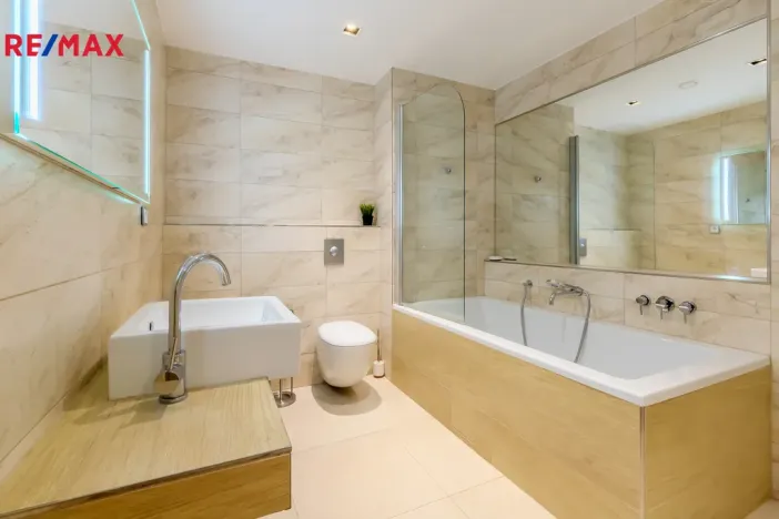 Pronájem bytu 3+kk, Praha - Karlín, Rohanské nábřeží, 117 m2