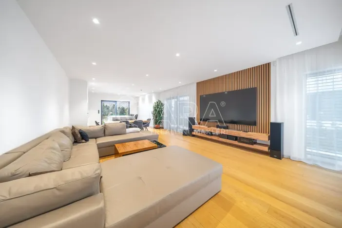 Pronájem rodinného domu, Vestec, V Lukách, 313 m2