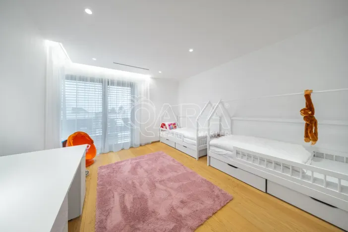 Pronájem rodinného domu, Vestec, V Lukách, 313 m2