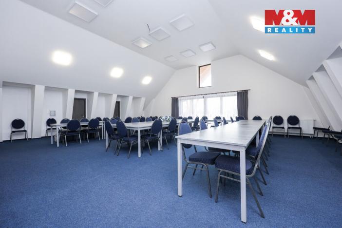 Prodej obchodního prostoru, Zvole, 1860 m2