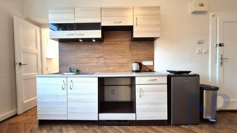 Pronájem bytu 1+kk, Praha - Libeň, V Holešovičkách, 20 m2