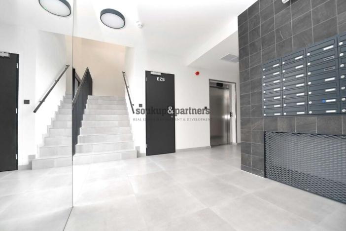 Prodej bytu 2+kk, Praha, Návarovská, 61 m2