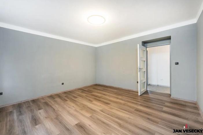 Pronájem bytu 3+1, Praha - Čakovice, U Párníků, 54 m2