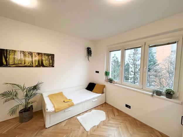 Pronájem bytu 1+kk, Praha - Strašnice, Sečská, 17 m2