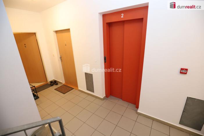 Pronájem bytu 2+kk, Karlovy Vary - Stará Role, Nejdlova, 74 m2