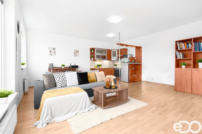 Prodej bytu 2+kk, Praha, Místecká, 49 m2