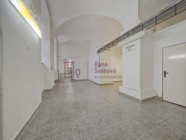 Pronájem obchodního prostoru, Jindřichův Hradec, nám. Míru, 520 m2