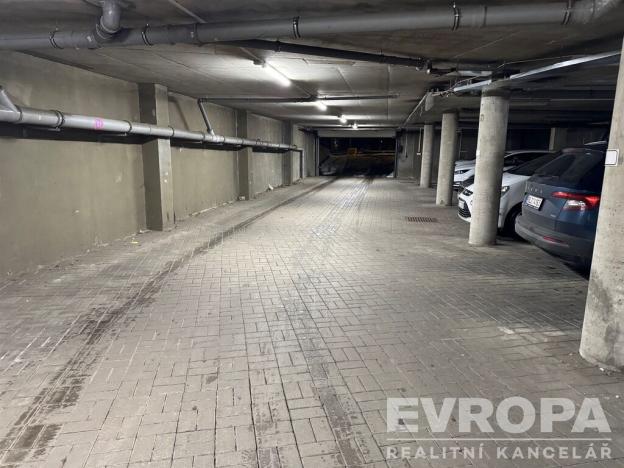 Pronájem garážového stání, Jablonec nad Nisou, Komenského, 16 m2