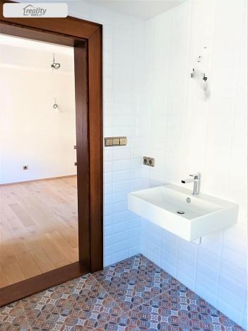 Pronájem bytu 2+1, Praha - Malá Strana, U lužického semináře, 74 m2