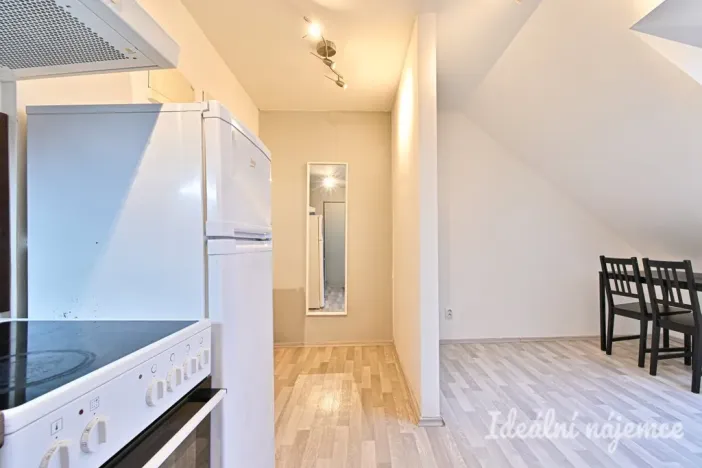 Pronájem bytu 2+kk, Brno - Židenice, Slevačská, 40 m2