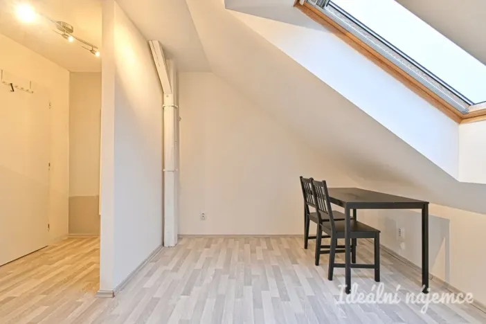 Pronájem bytu 2+kk, Brno - Židenice, Slevačská, 40 m2