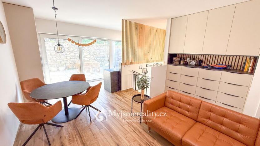 Prodej bytu 4+kk, Hluboké Mašůvky, 89 m2