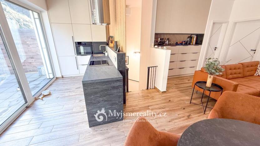 Prodej bytu 4+kk, Hluboké Mašůvky, 89 m2