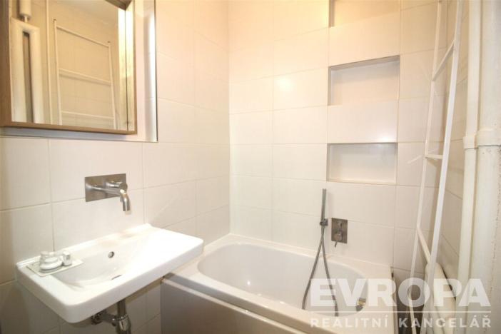 Pronájem bytu 2+1, Praha - Vršovice, Jakutská, 42 m2