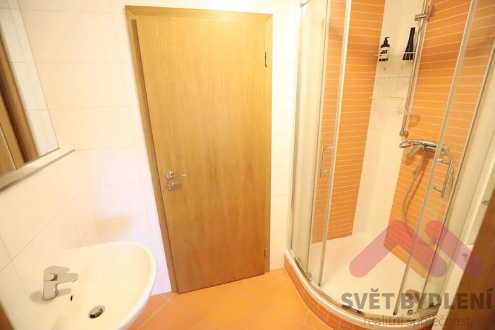 Pronájem bytu 1+kk, Praha - Hloubětín, Nademlejnská, 33 m2