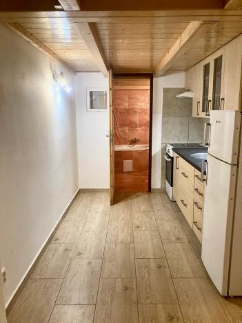 Pronájem bytu 1+kk, Praha - Smíchov, Plzeňská, 27 m2