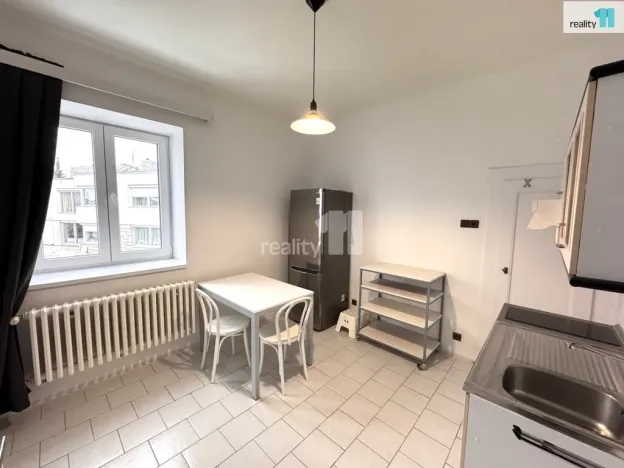 Pronájem bytu 1+1, Praha - Kobylisy, Zlonínská, 49 m2