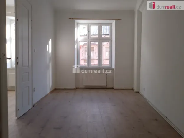 Pronájem komerční nemovitosti, Karlovy Vary - Rybáře, Sokolovská, 93 m2