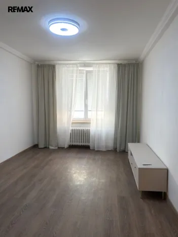 Pronájem bytu 2+1, Karlovy Vary, K. Čapka, 57 m2