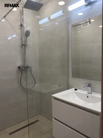 Pronájem bytu 2+1, Karlovy Vary, K. Čapka, 57 m2