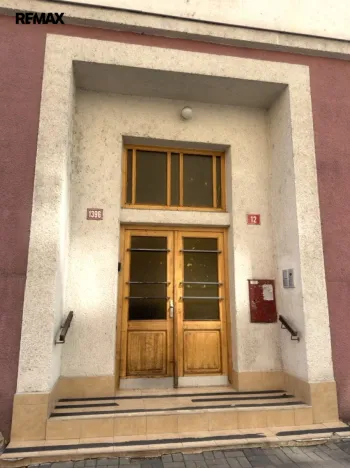 Pronájem bytu 2+1, Karlovy Vary, K. Čapka, 57 m2