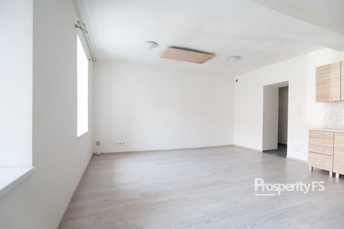 Prodej bytu 1+kk, Kladno - Dubí, Hradčanská, 33 m2