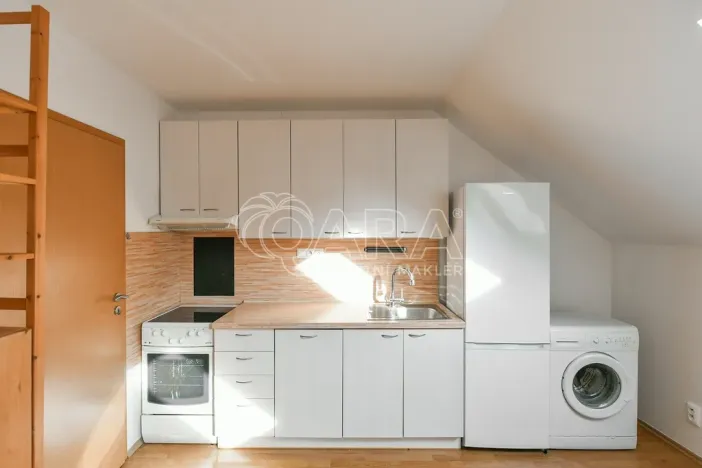 Pronájem bytu 2+kk, Praha - Vysočany, Zbuzkova, 44 m2