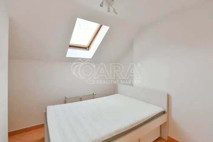 Pronájem bytu 2+kk, Praha - Vysočany, Zbuzkova, 44 m2