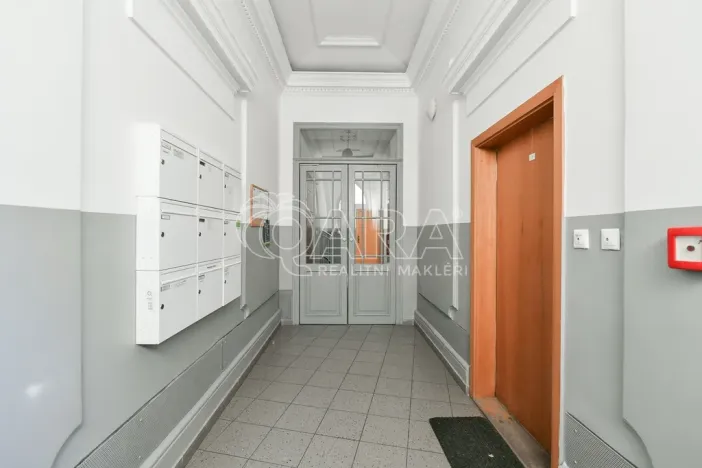 Pronájem bytu 2+kk, Praha - Vysočany, Zbuzkova, 44 m2