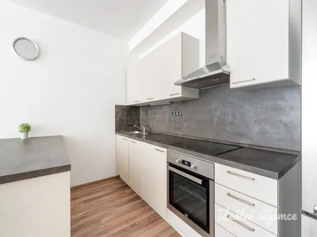 Pronájem bytu 2+kk, Praha - Strašnice, Zvěřinova, 64 m2