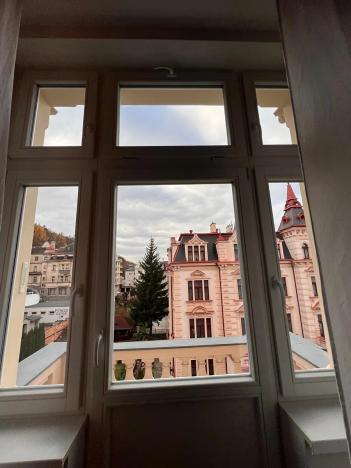 Prodej bytu 3+1, Karlovy Vary, Svahová, 98 m2