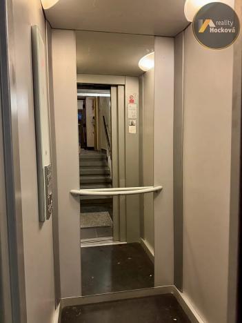 Pronájem bytu 2+kk, Praha - Vinohrady, Šrobárova, 49 m2