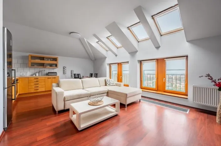 Pronájem bytu 2+kk, Praha - Horní Měcholupy, Padovská, 62 m2