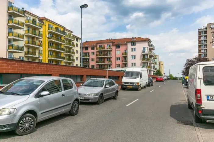 Pronájem bytu 2+kk, Praha - Horní Měcholupy, Padovská, 62 m2