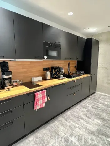 Pronájem kanceláře, Praha, Dělnická, 441 m2