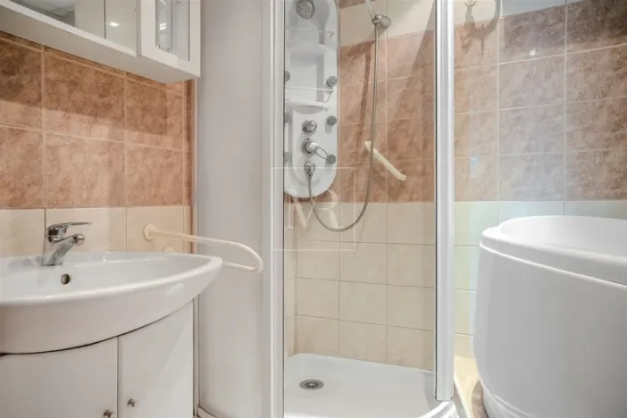 Prodej bytu 3+1, Praha - Kobylisy, Luhovská, 74 m2