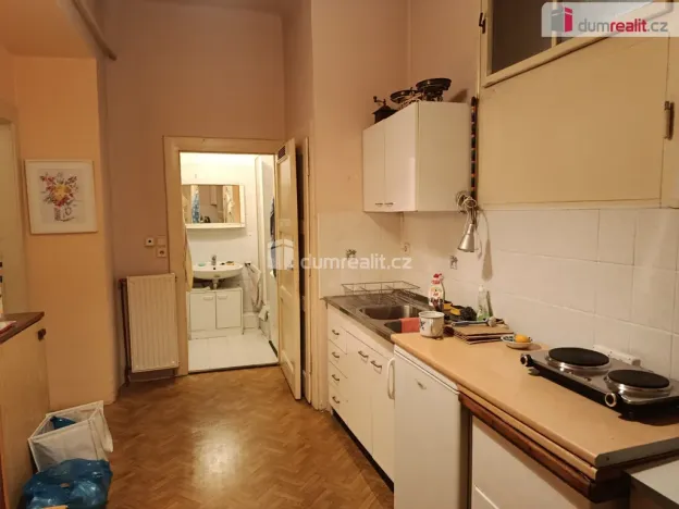 Pronájem bytu 1+kk, Praha - Holešovice, Na Maninách, 35 m2