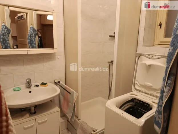 Pronájem bytu 1+kk, Praha - Holešovice, Na Maninách, 35 m2